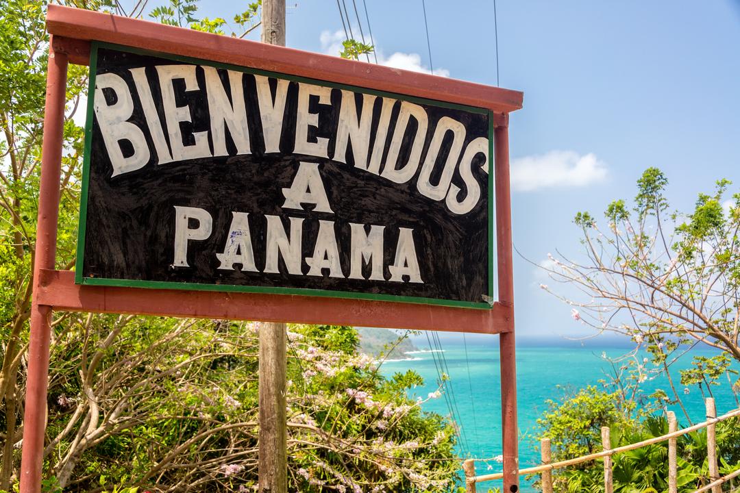 Além do famoso canal artificial de navios, o país da América Central é um atrativo ideal para quem procura praias paradisíacas, gastronomia e compras
