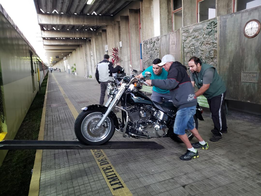 Três passeios de moto pra fazer em um bate e volta saindo de Curitiba